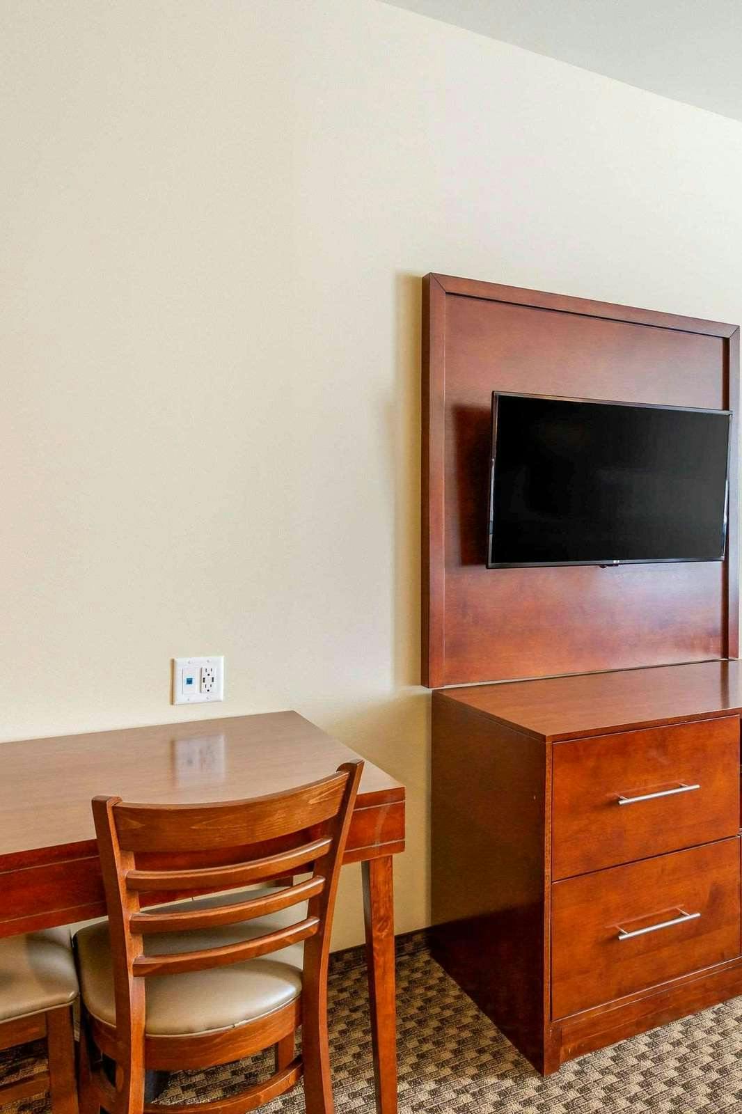 Hotel Comfort Suites Burlington Near I-5 photo 2