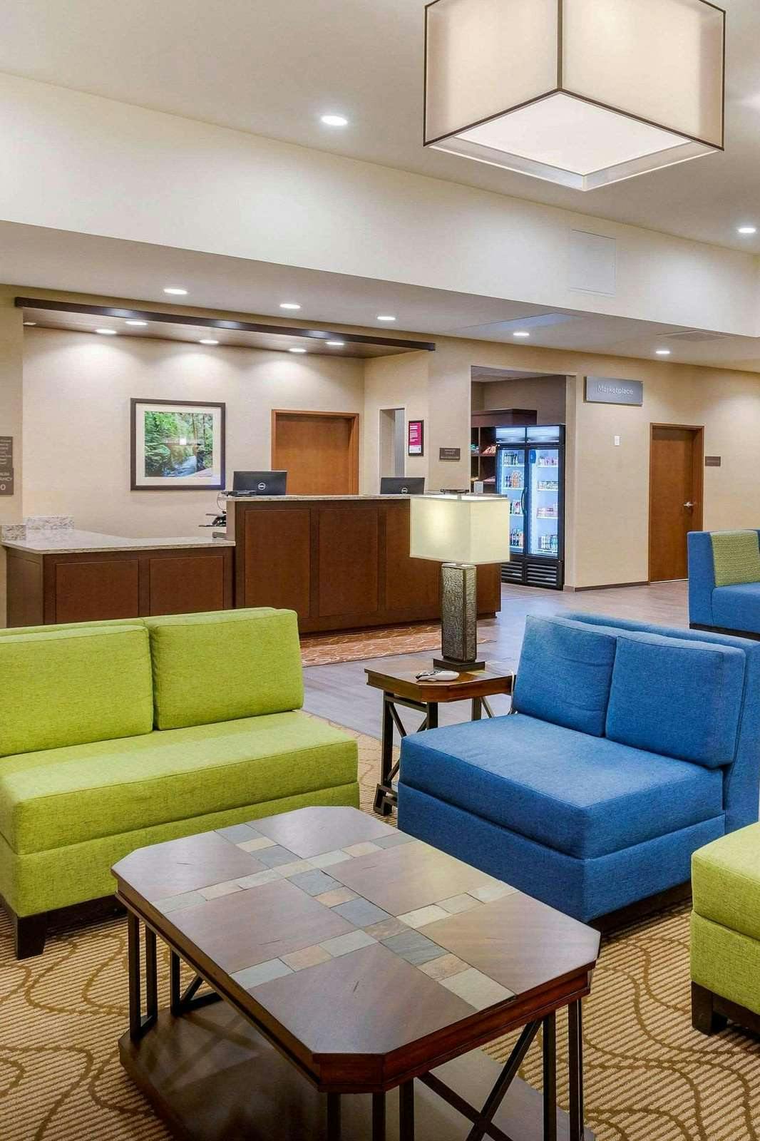 Hotel Comfort Suites Burlington Near I-5 photo 4