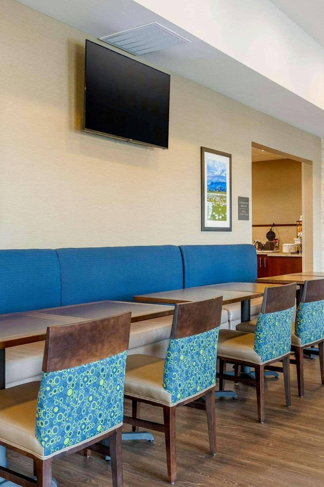 Hotel Comfort Suites Burlington Near I-5 photo 5