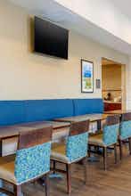Hotel Comfort Suites Burlington Near I-5 photo 5