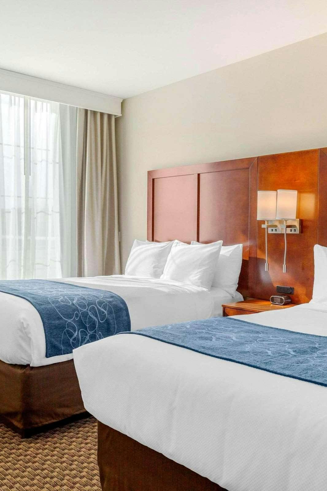 Hotel Comfort Suites Burlington Near I-5 photo 1