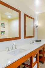 Hotel Comfort Suites Burlington Near I-5 photo 3