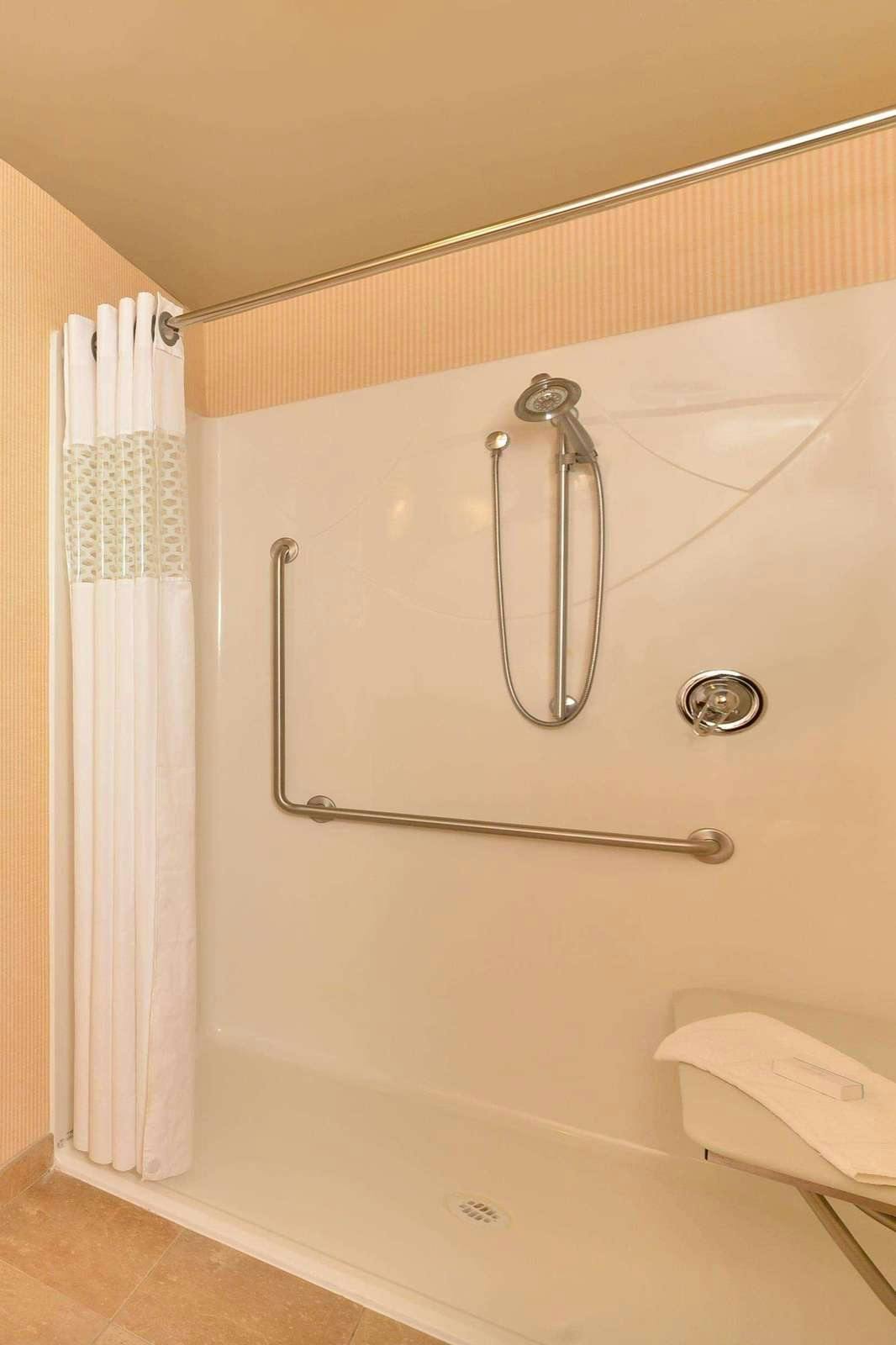 Hotel Hampton Inn And Suites Edmonton International Airport photo 4