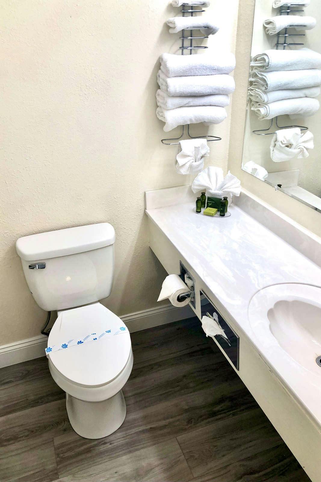 Hotel The Bicentennial Inn photo 4