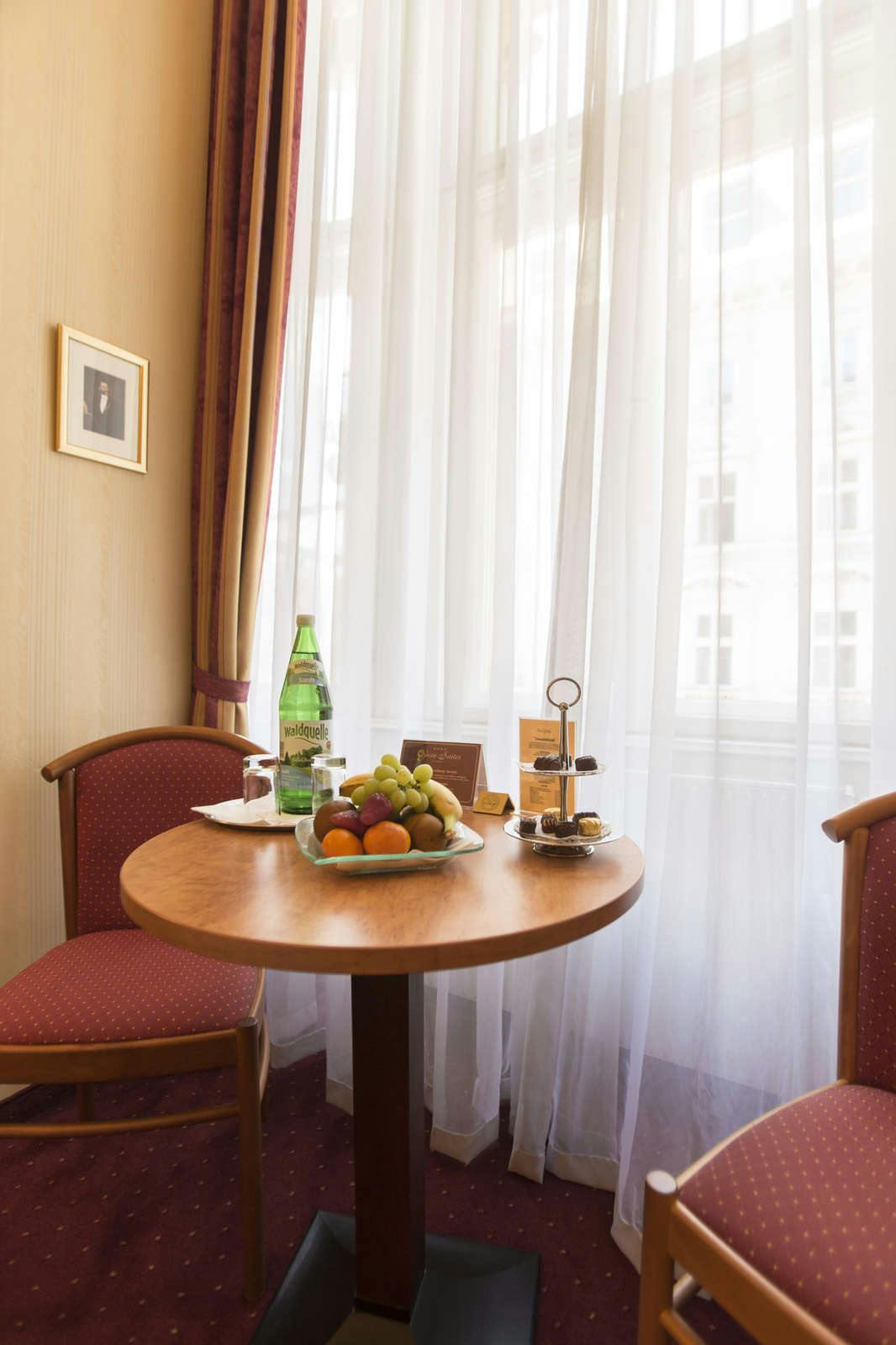 Hotel Opera Suites photo 3