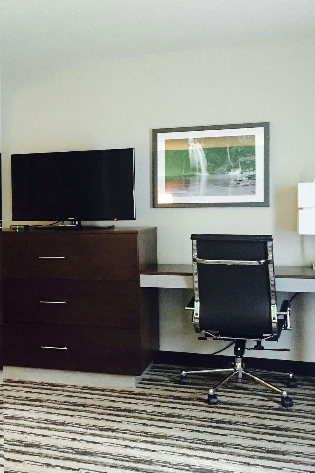 Hotel Holiday Inn Express Madison photo 4