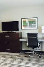 Hotel Holiday Inn Express Madison photo 4