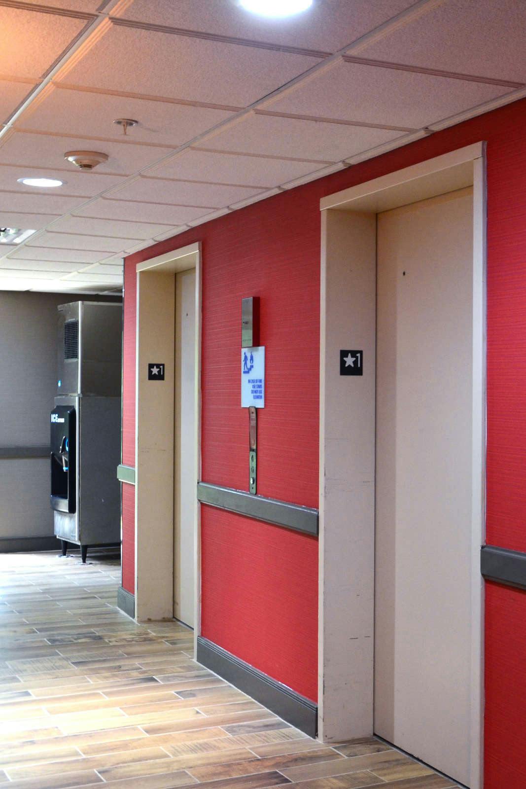 Hotel Holiday Inn Express Madison photo 5