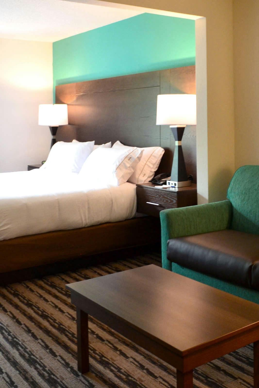 Hotel Holiday Inn Express Madison photo 2