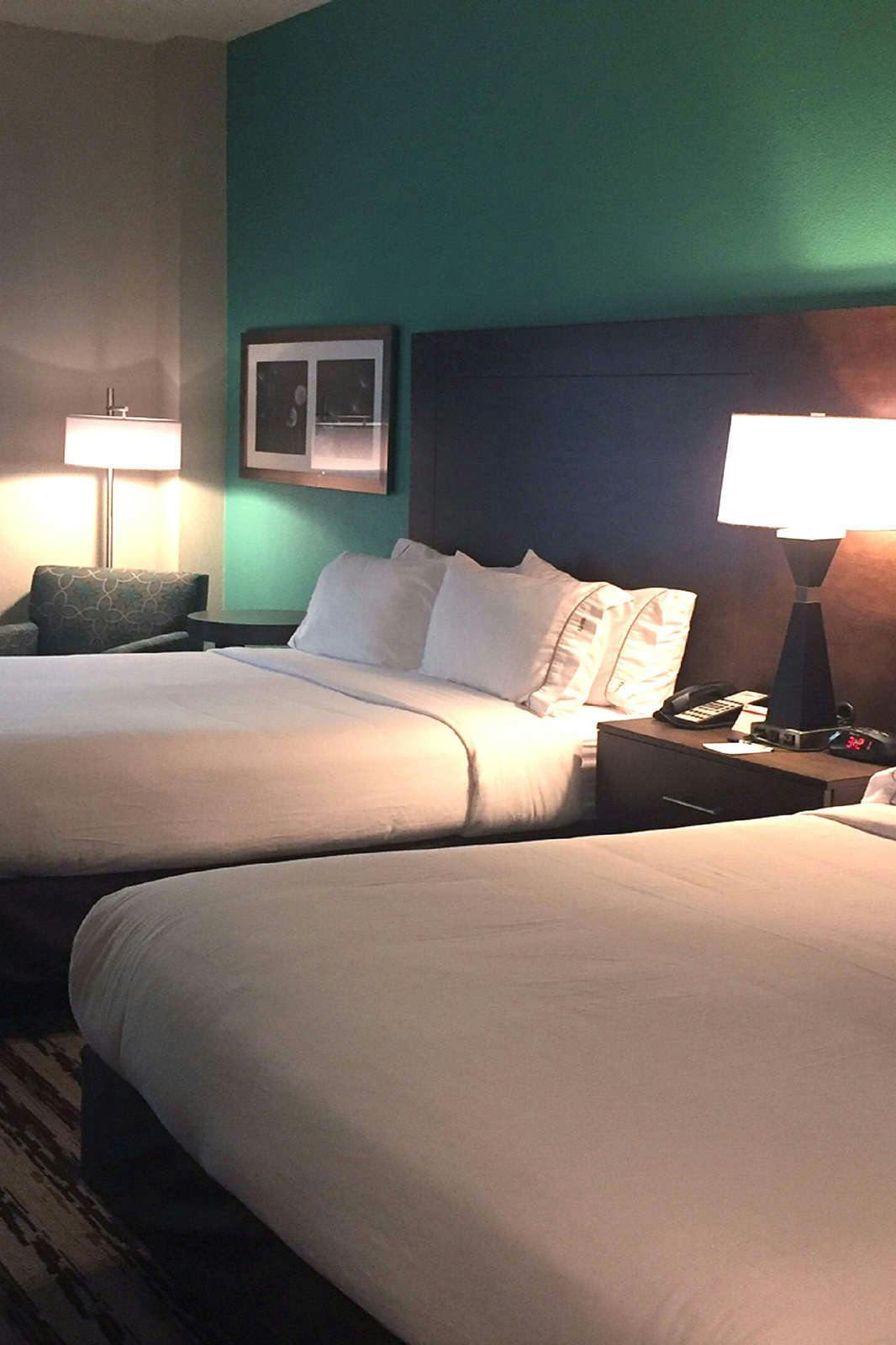 Hotel Holiday Inn Express Madison photo 3