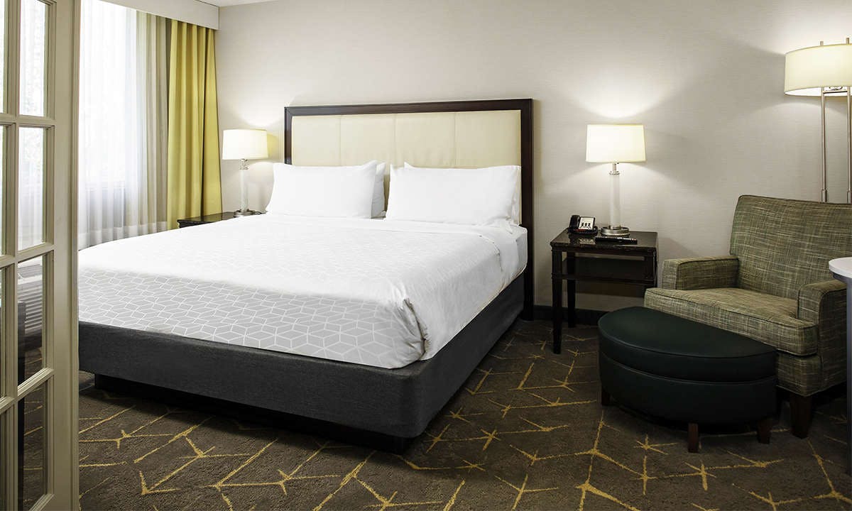 Holiday Inn & Suites Boston-Peabody, an IHG Hotel