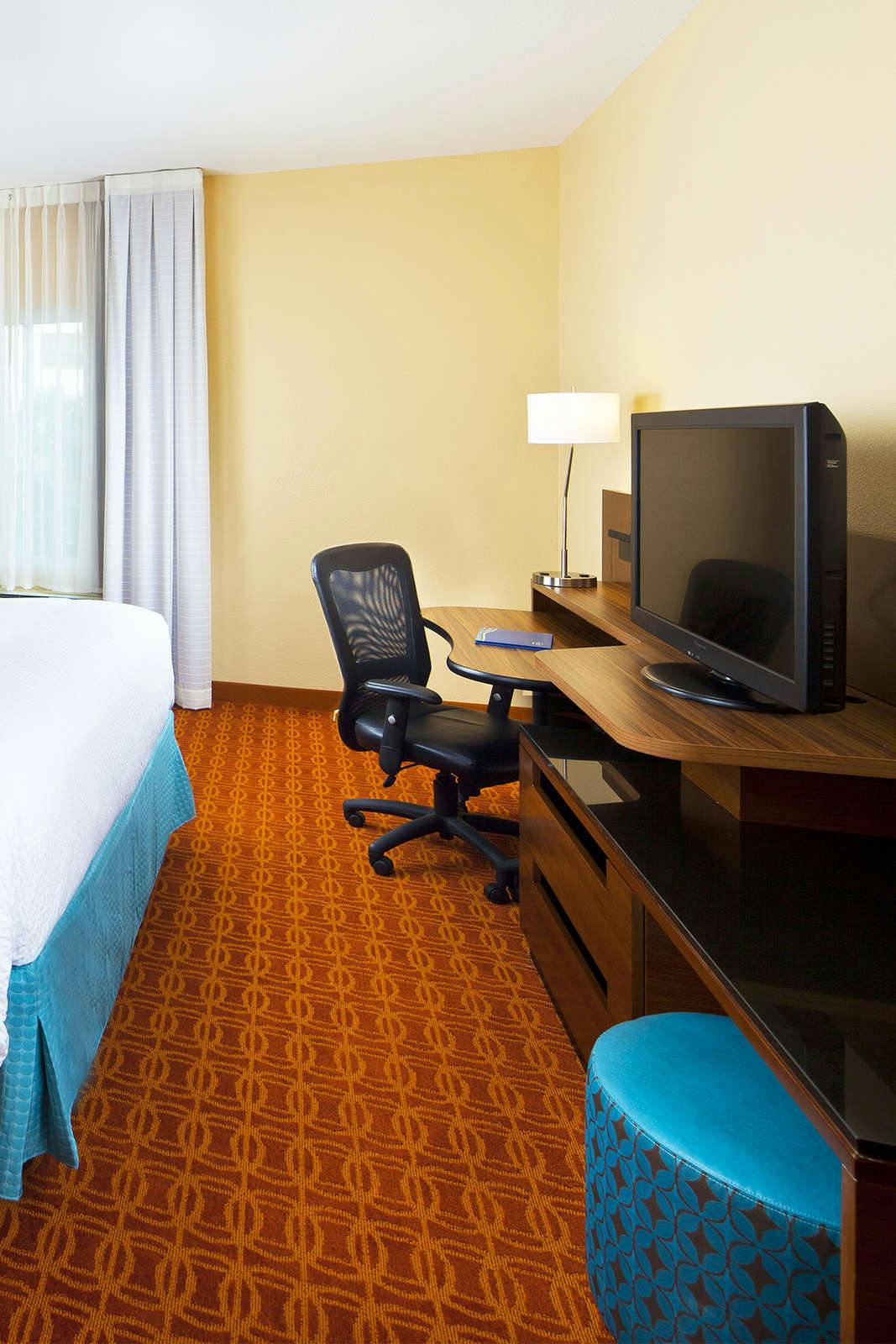 Hotel Fairfield Inn & Suites by Marriott Houston Hobby Airport photo 4