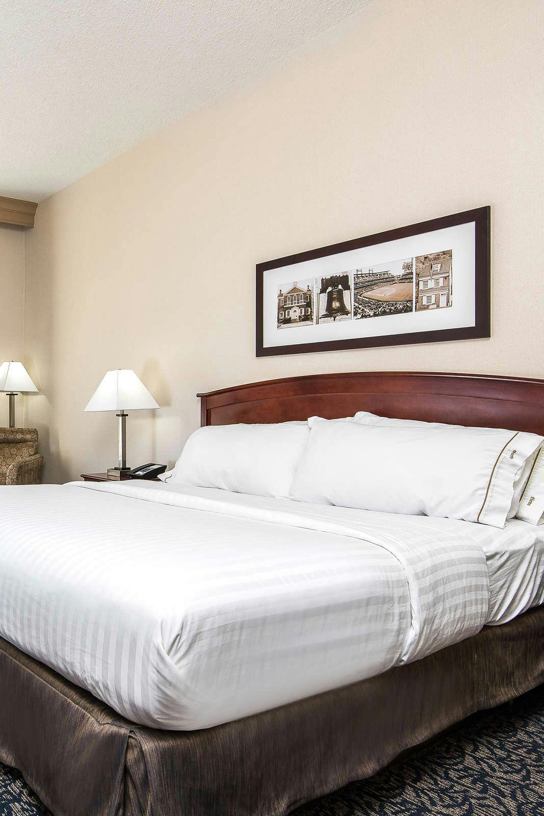 Hotel Holiday Inn Express & Suites Philadelphia - Mt. Laurel photo 1