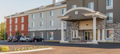 Holiday Inn Express & Suites Philadelphia - Mt. Laurel