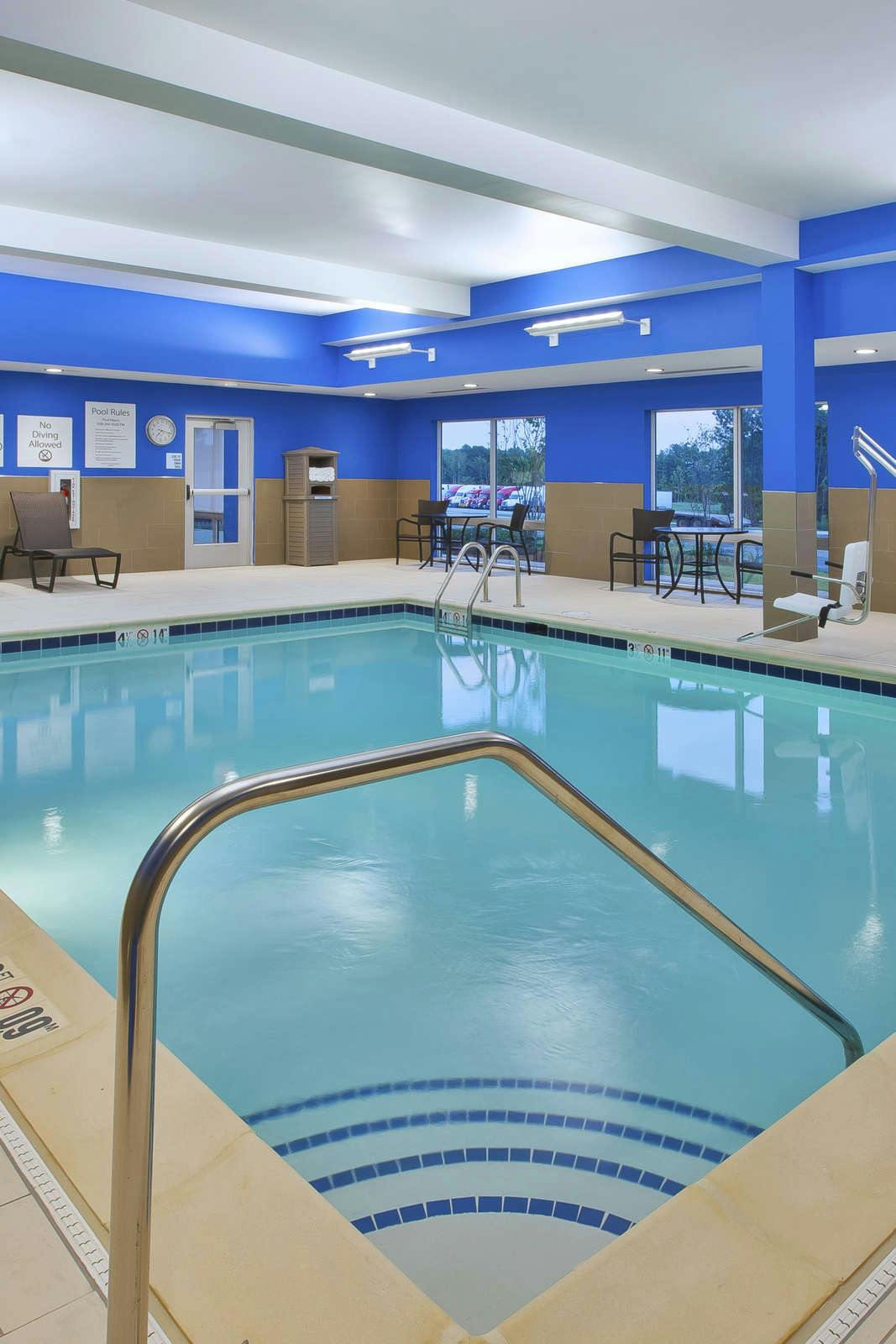 Hotel Holiday Inn Express & Suites South Hill photo 1