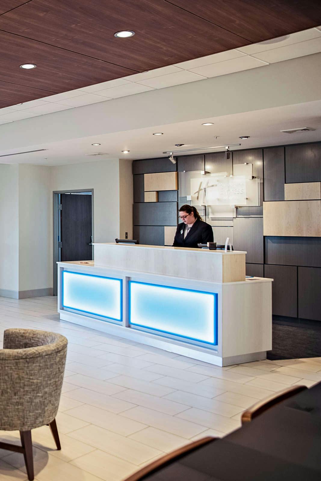 Hotel Holiday Inn Express & Suites Sterling photo 5