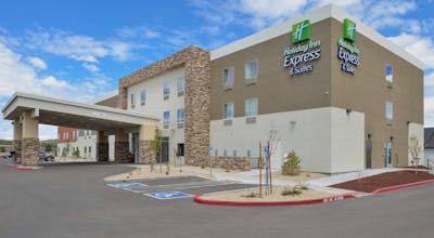 Holiday Inn Express & Suites Williams