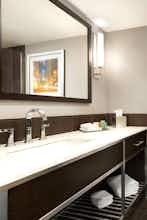 Hotel Hilton Philadelphia City Avenue photo 3