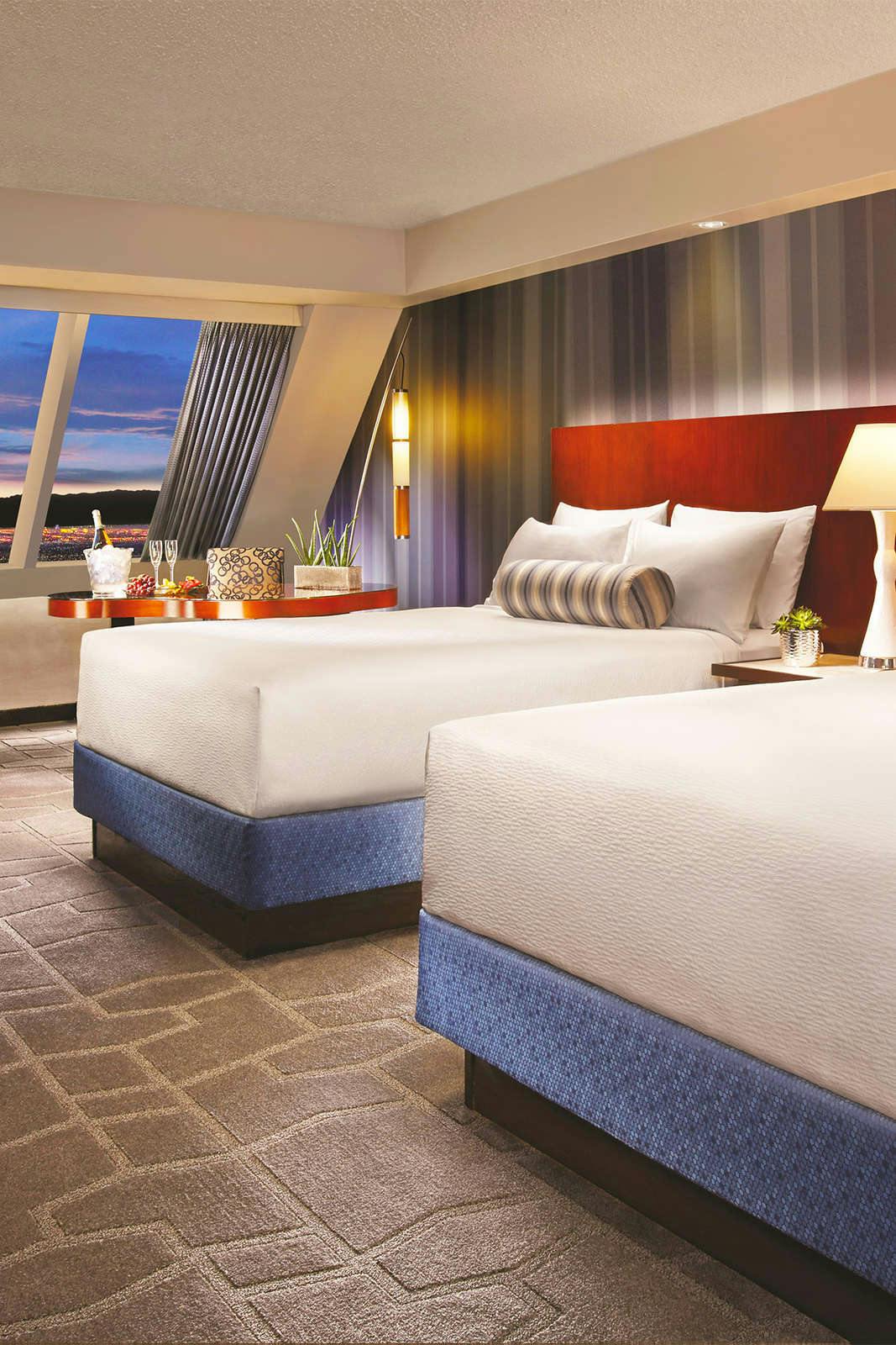 Hotel Luxor Hotel and Casino photo 4