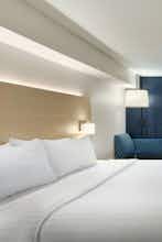 Hotel Holiday Inn Express Williamsburg Busch Gardens Area photo 2