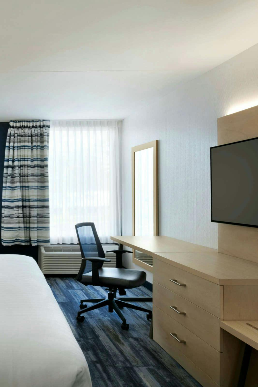 Hotel Holiday Inn Express Williamsburg Busch Gardens Area photo 3