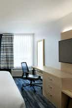 Hotel Holiday Inn Express Williamsburg Busch Gardens Area photo 3