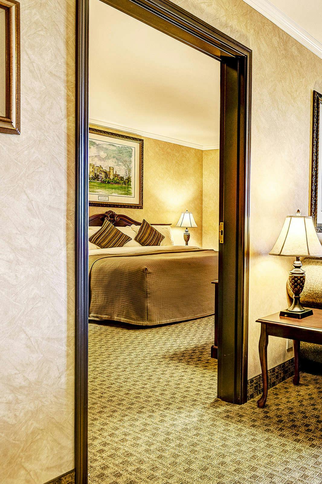 Hotel Irish Cottage Inn & Suites photo 5