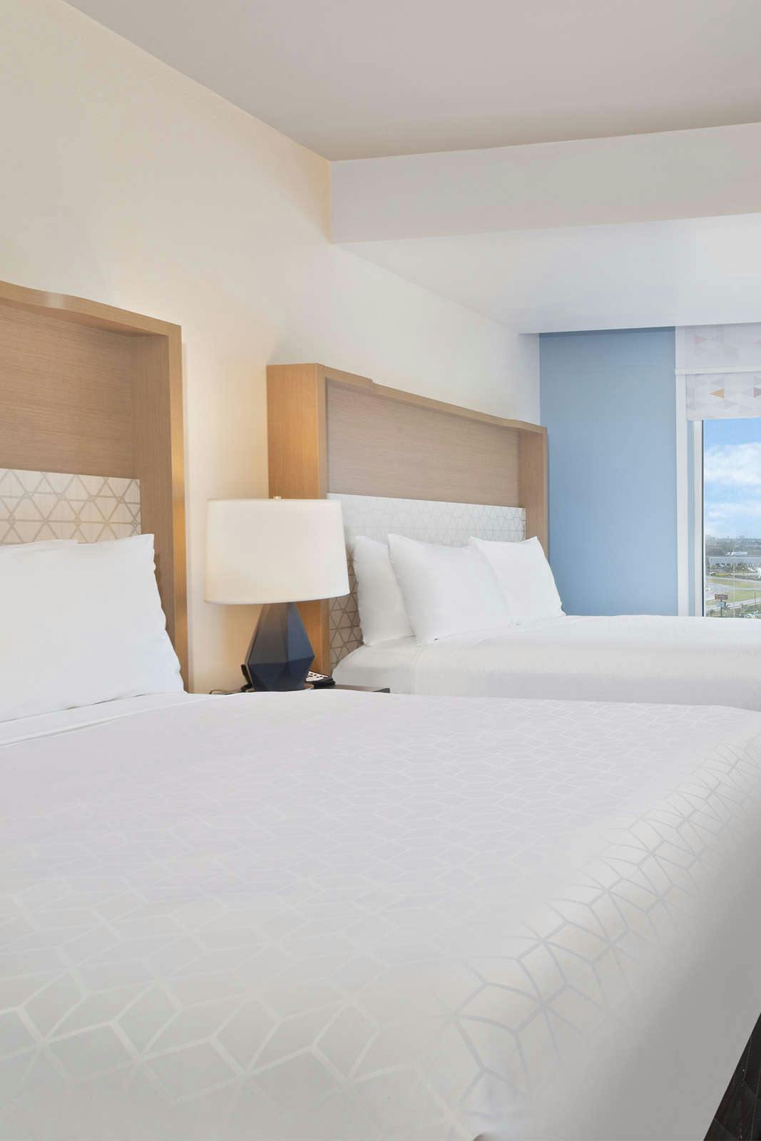 Hotel Holiday Inn & Suites Across from Universal Orlando photo 1