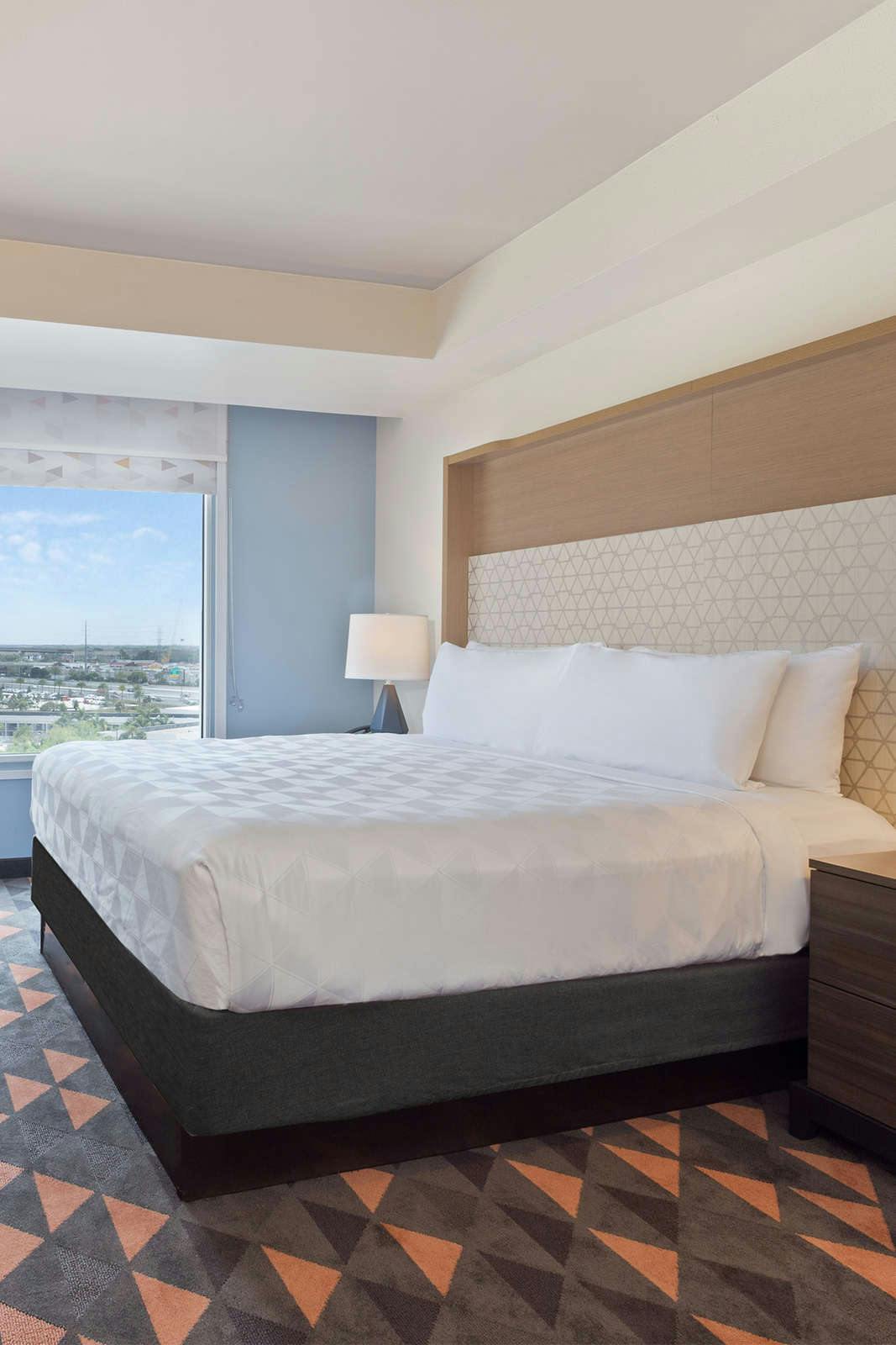 Hotel Holiday Inn & Suites Across from Universal Orlando photo 2