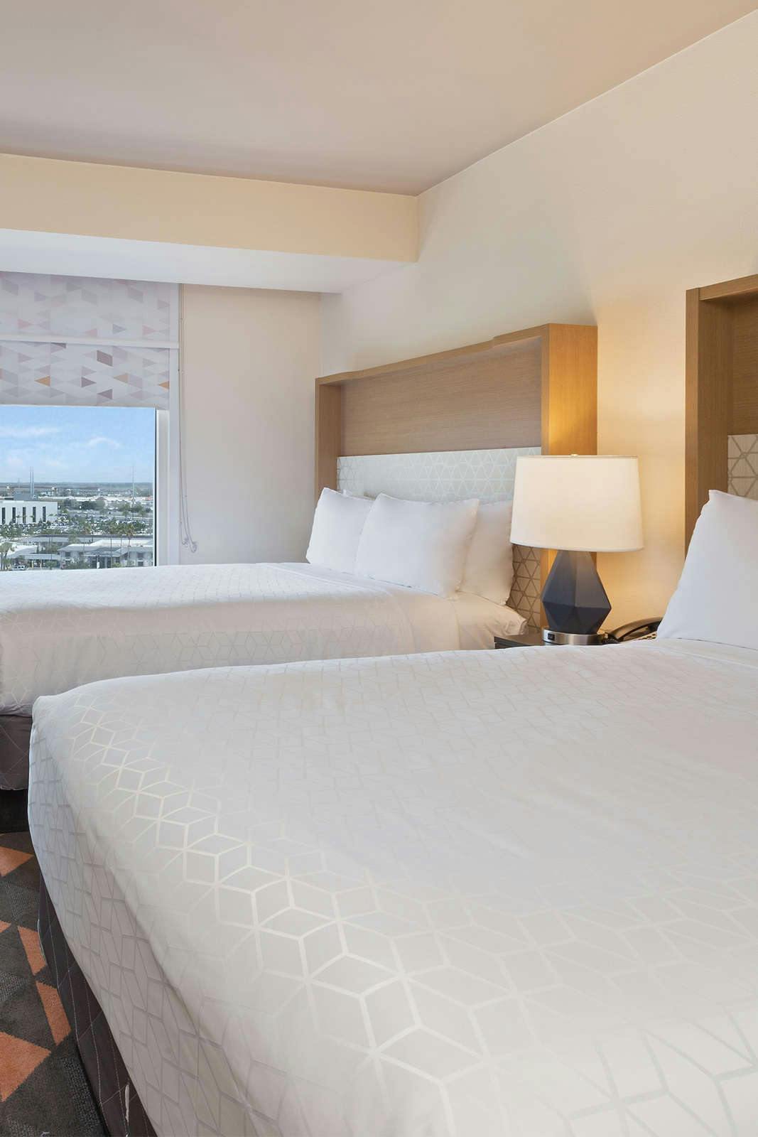 Hotel Holiday Inn & Suites Across from Universal Orlando photo 3