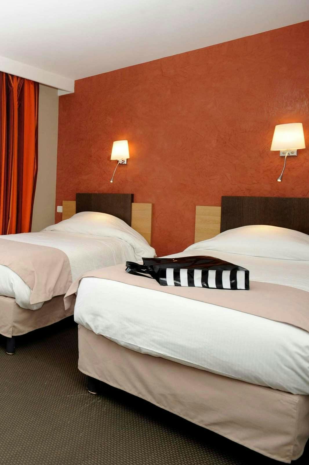 Hotel Kyriad Avignon Palais Des Papes photo 2