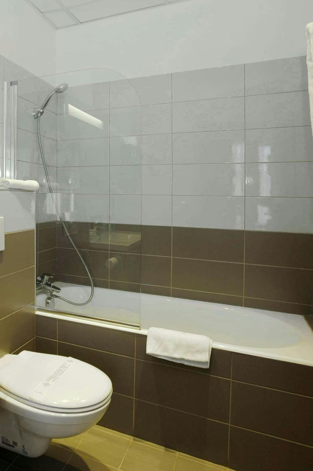 Hotel Kyriad Avignon Palais Des Papes photo 5