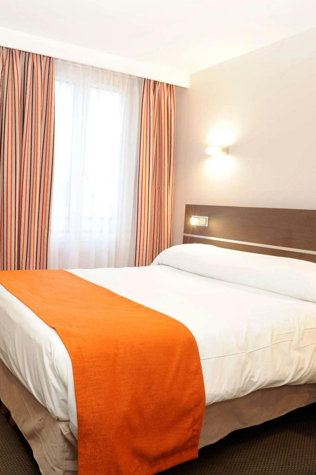 Hotel Kyriad Avignon Palais Des Papes photo 1