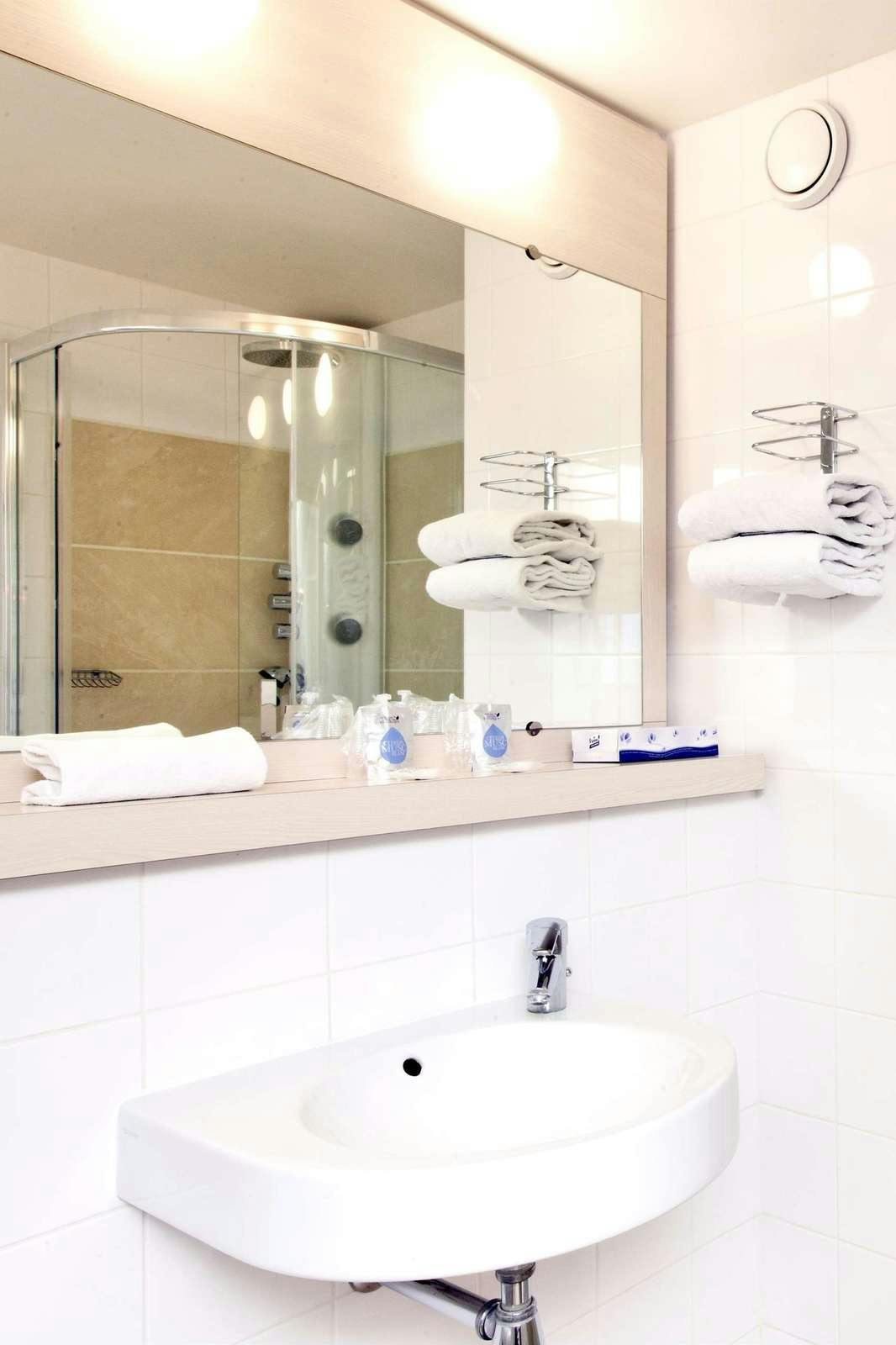 Hotel Kyriad Chartres photo 3