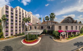 Knott's Berry Farm Resort Hotel