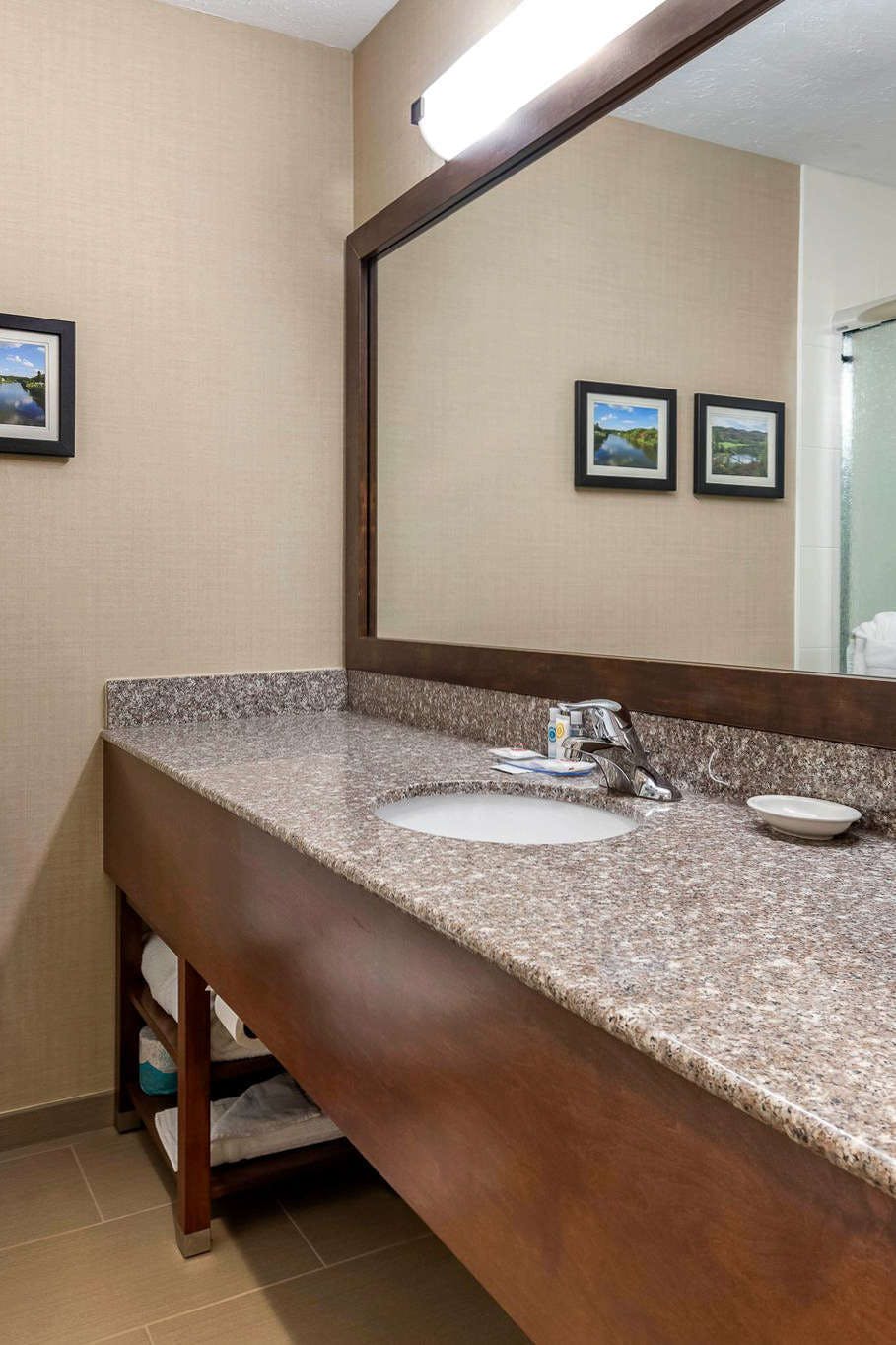 Hotel Comfort Inn & Suites Montpelier-Berlin photo 5