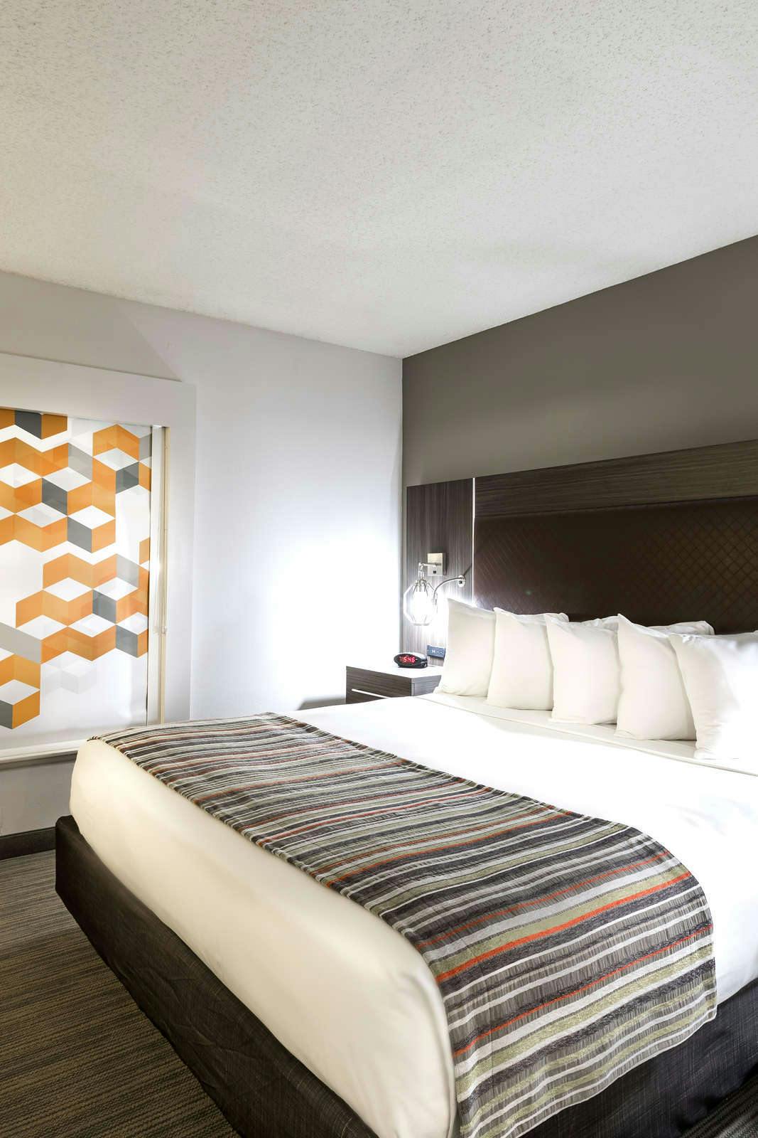 Hotel Country Inn & Suites by Radisson, Lake Norman Huntersville, NC photo 1