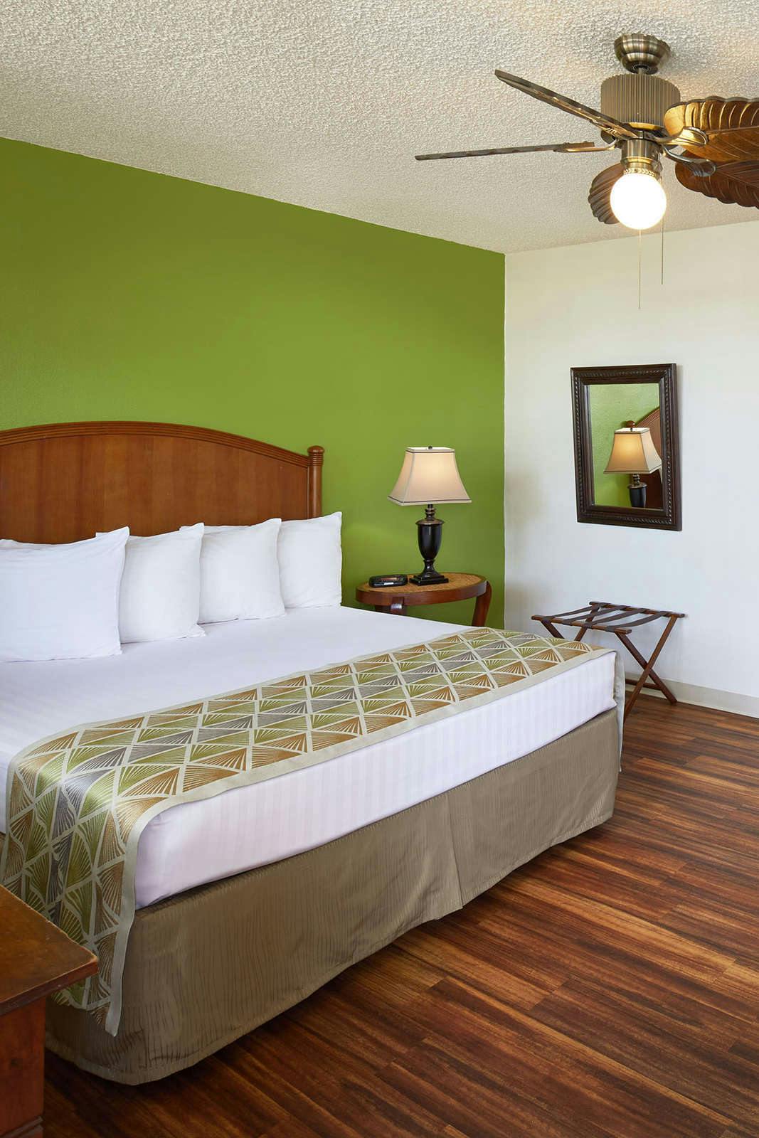 Hotel Pacific Marina Inn Airport photo 2