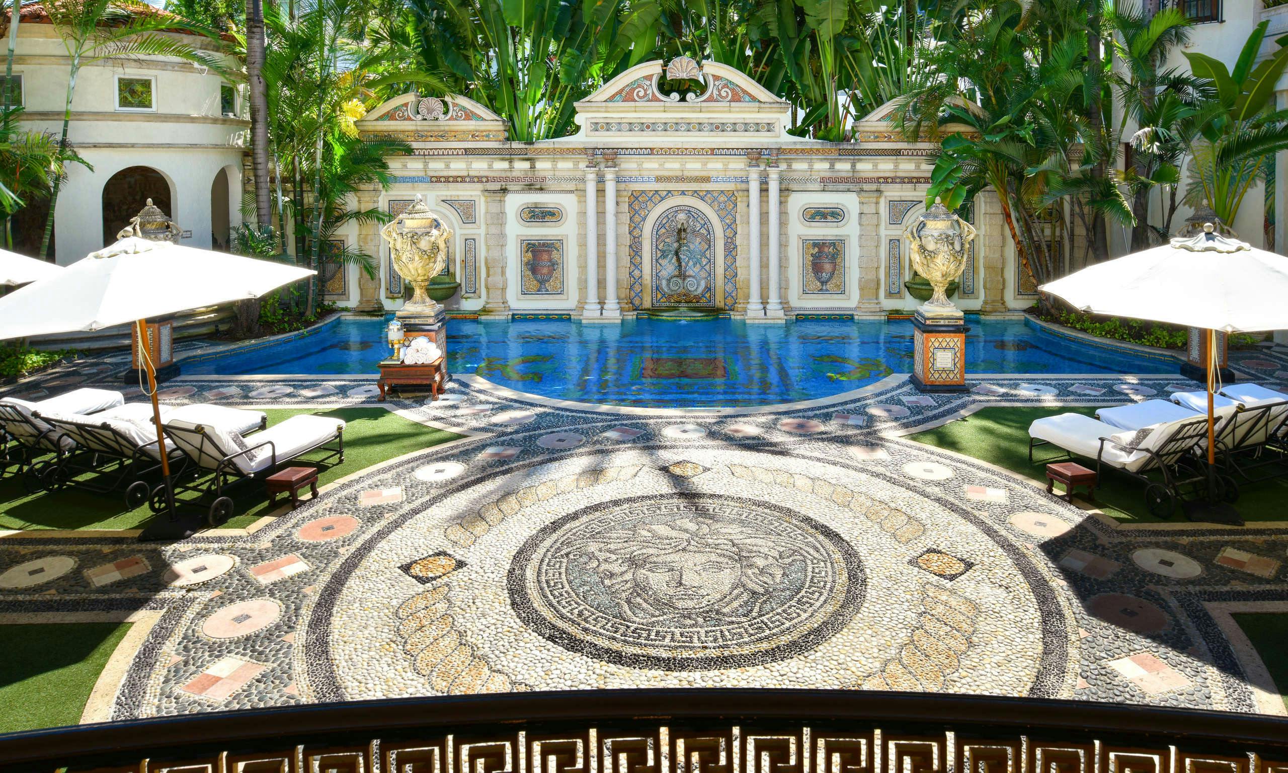 The Villa Casa Casuarina - Former Versace Mansion