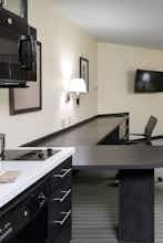 Hotel Candlewood Suites Newark South University Area photo 4