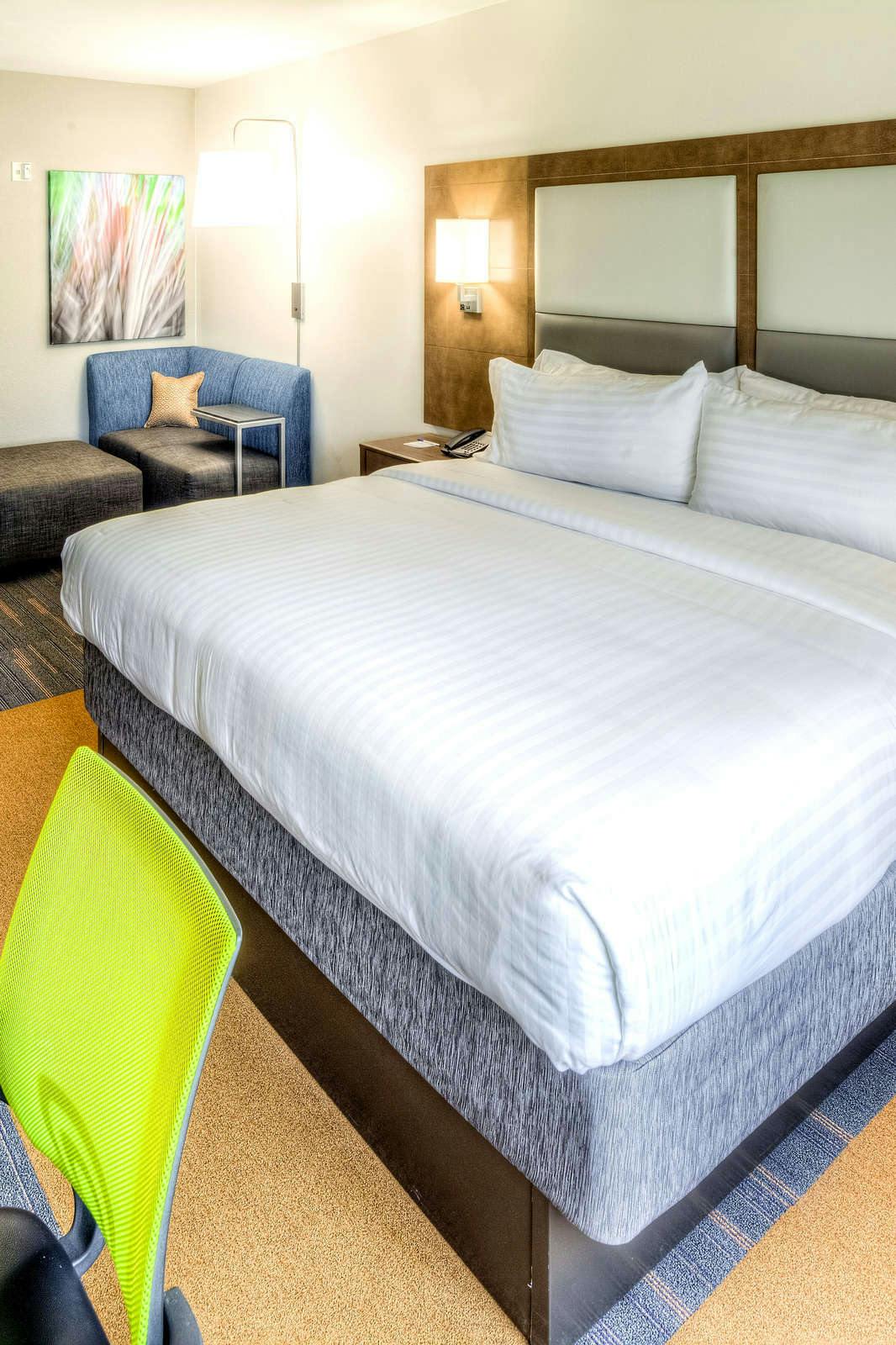 Hotel Holiday Inn Express & Suites Cleveland West Westlake photo 2