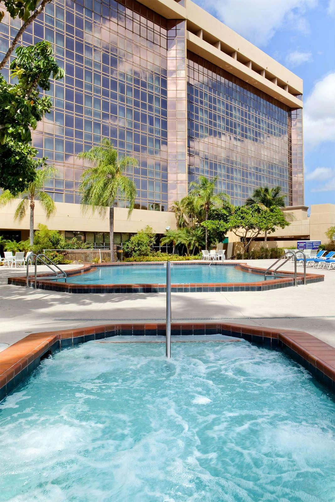Hotel DoubleTree by Hilton Hotel Miami Airport & Convention Center photo 1