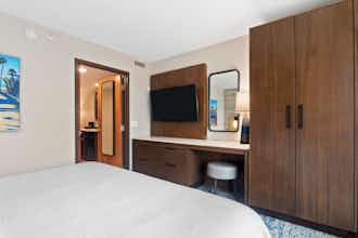 Hotel Embassy Suites by Hilton Anaheim South photo 3