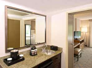 Hotel Embassy Suites by Hilton Seattle North Lynnwood photo 2
