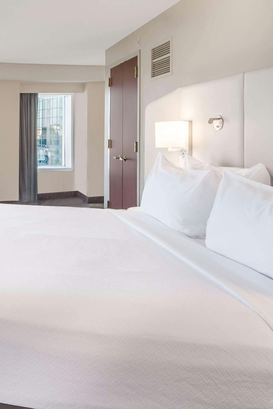 Hotel Crowne Plaza Cleveland At Playhouse Square photo 1