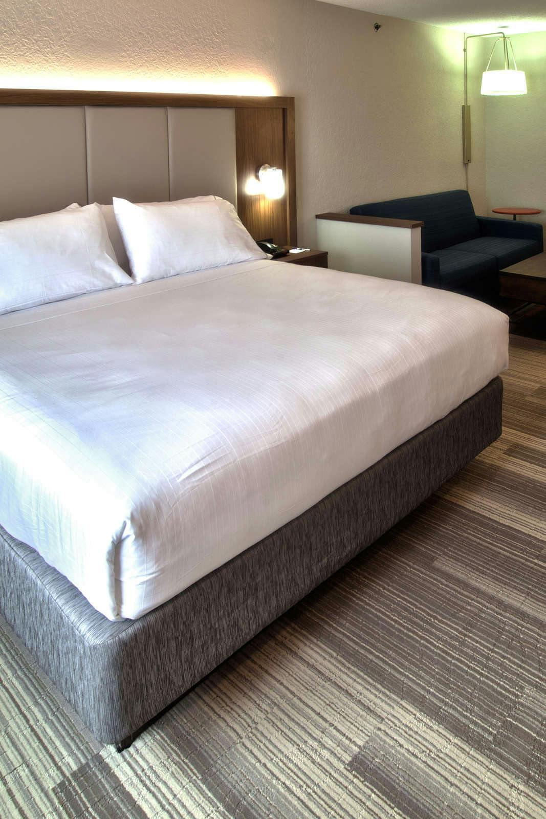 Hotel Holiday Inn Express & Suites Evansville North photo 2