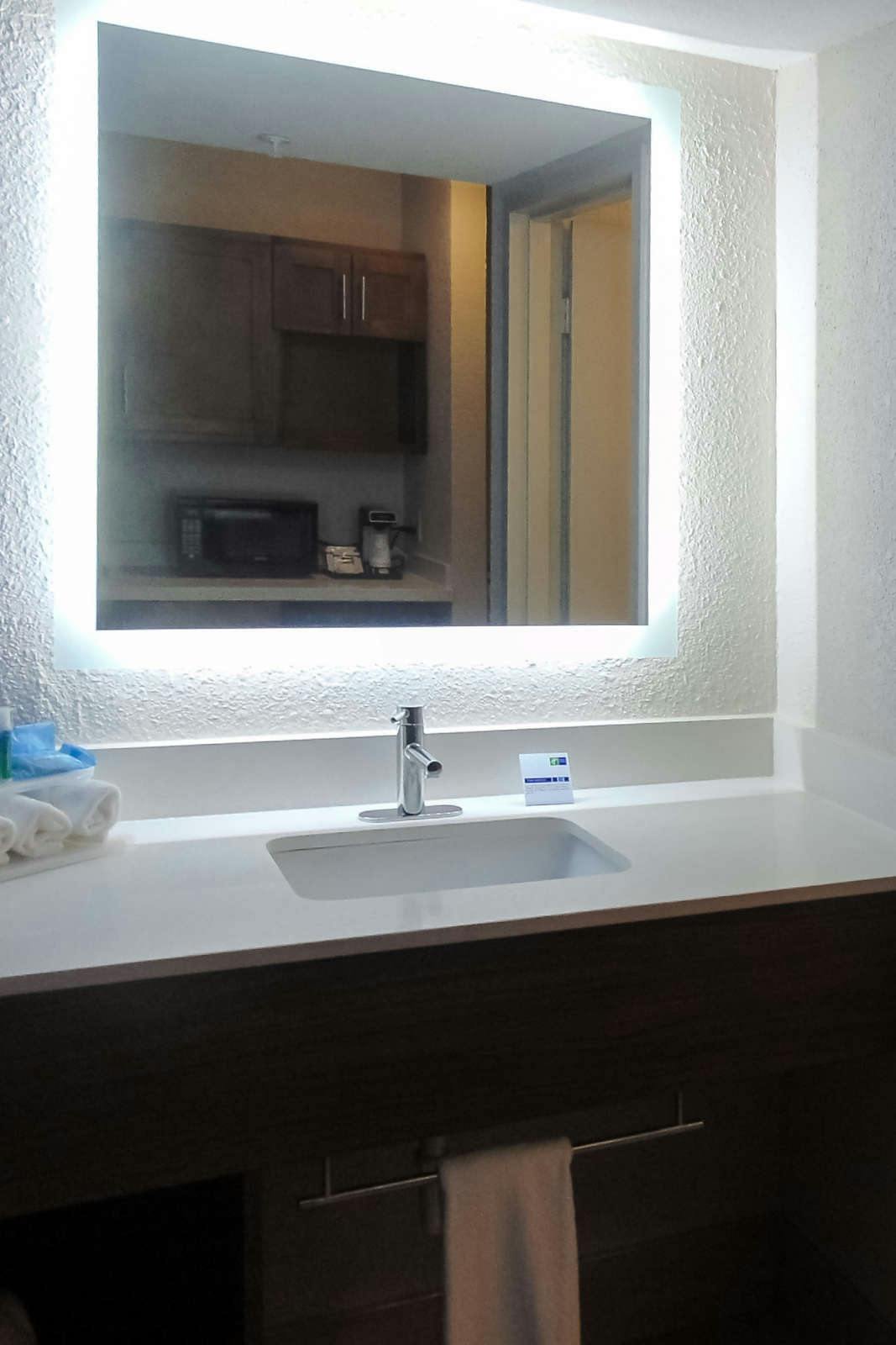 Hotel Holiday Inn Express & Suites Wapakoneta photo 3