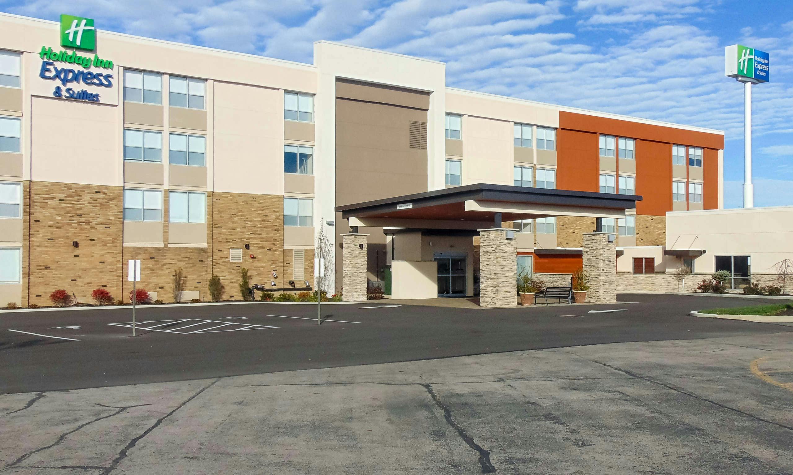 Holiday Inn Express & Suites Wapakoneta