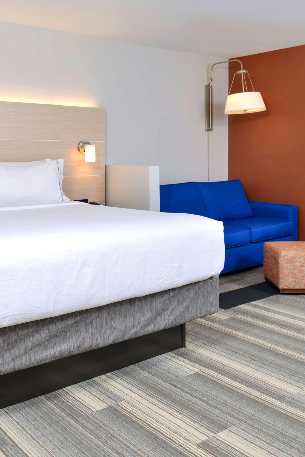 Hotel Holiday Inn Express & Suites Farmington Hills Detroit photo 2