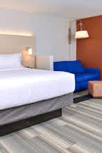 Hotel Holiday Inn Express & Suites Farmington Hills Detroit photo 2